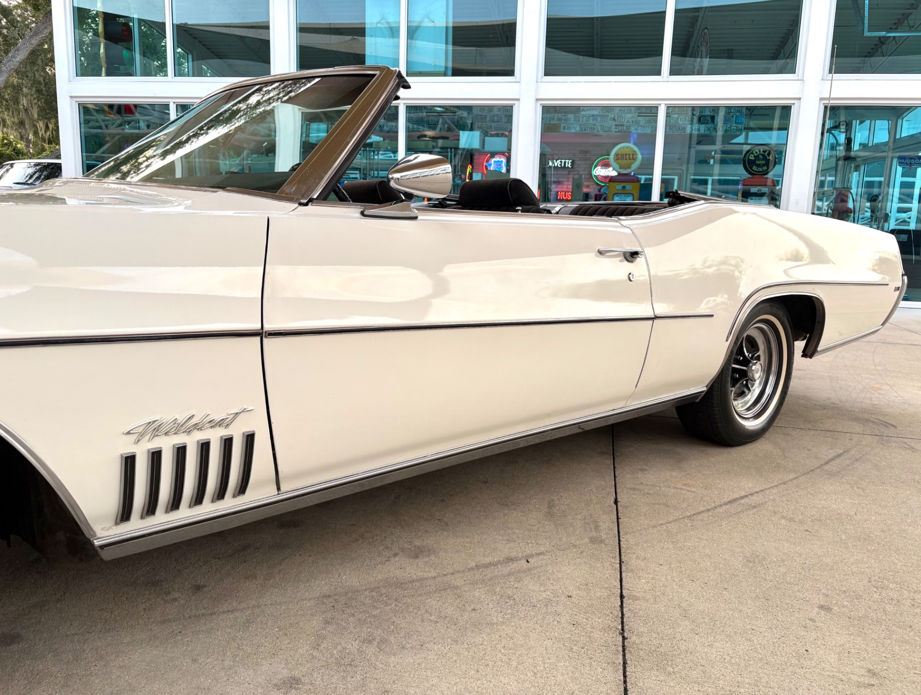 Vehicle photo 13