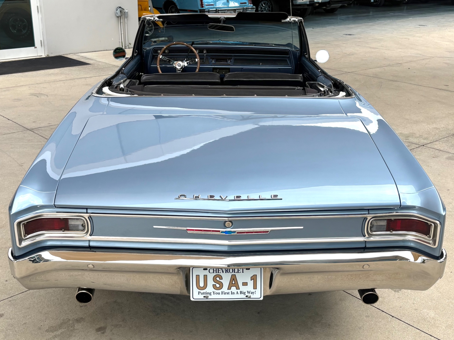 Vehicle photo 8