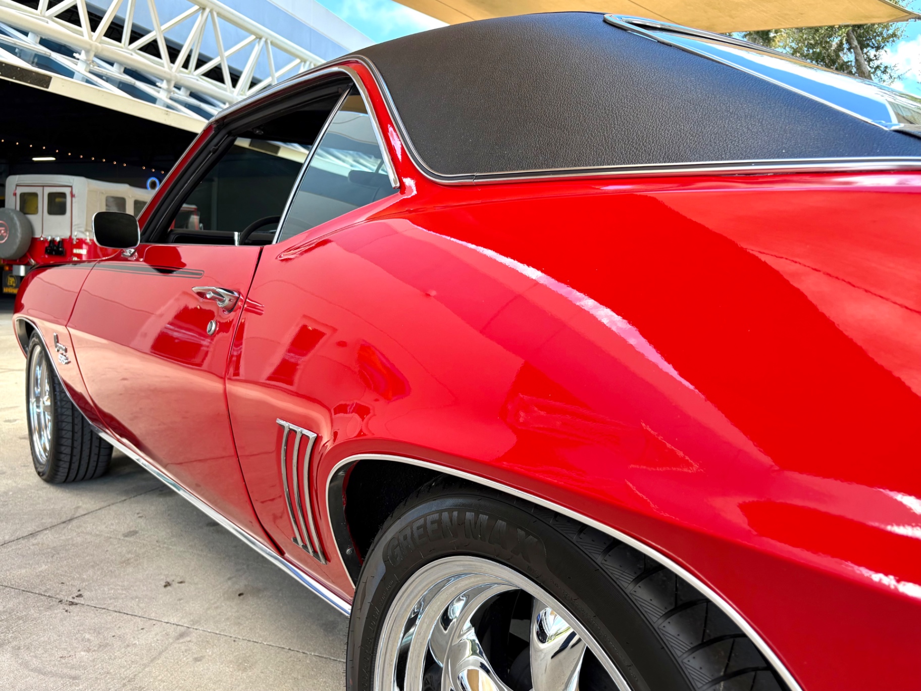 Vehicle photo 14