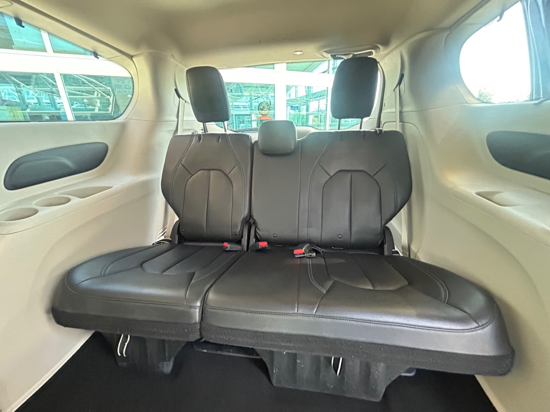 Vehicle photo 34