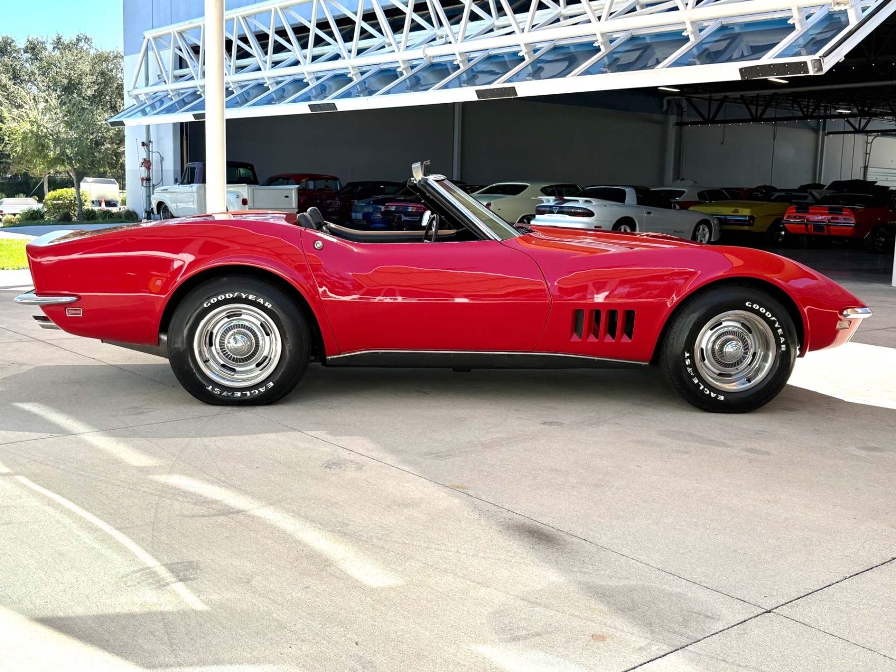Vehicle photo 5