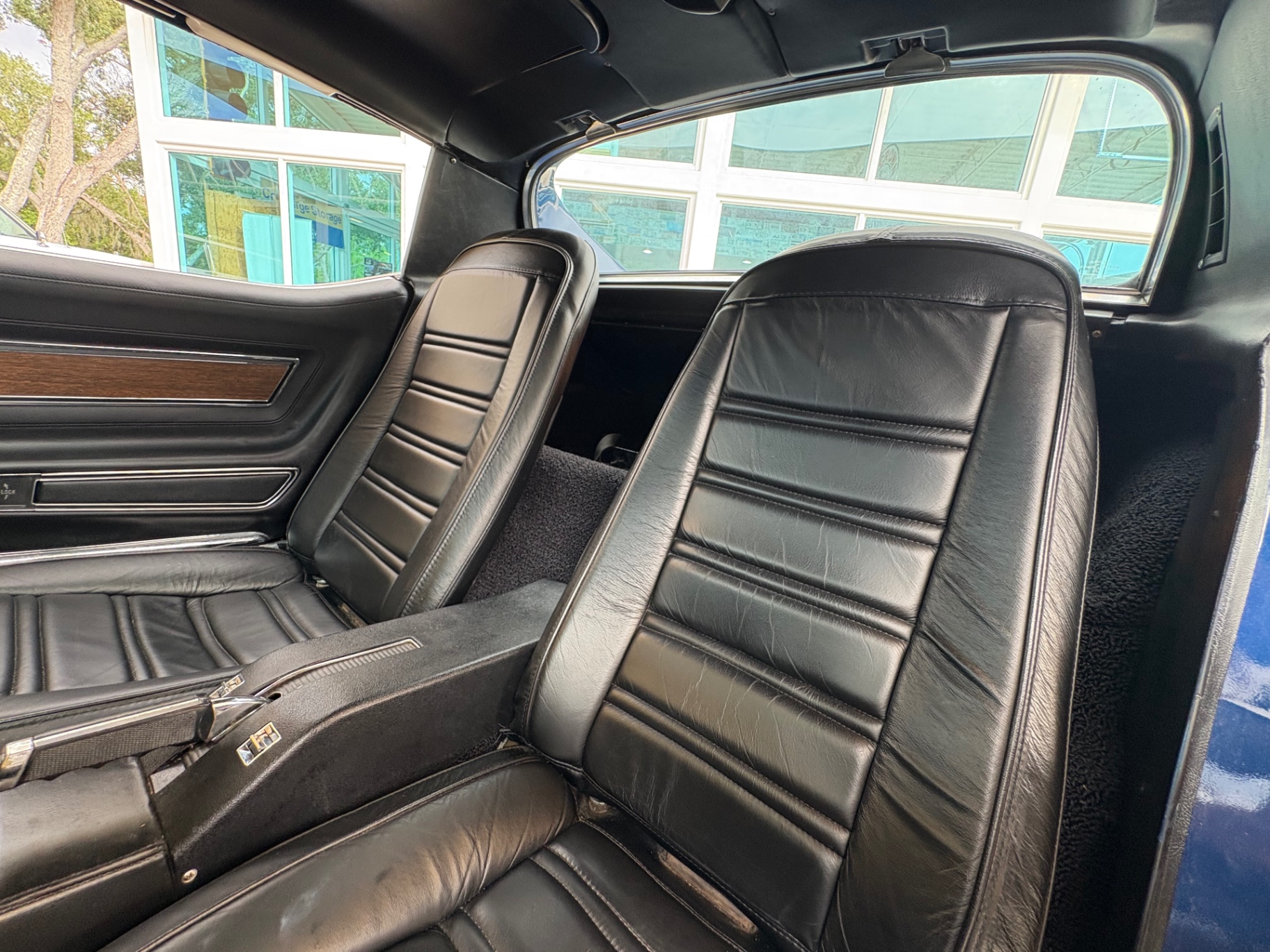 Vehicle photo 37
