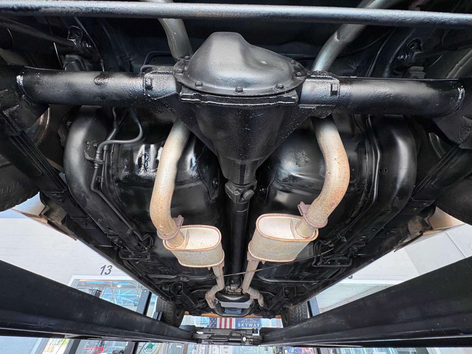 Vehicle photo 29