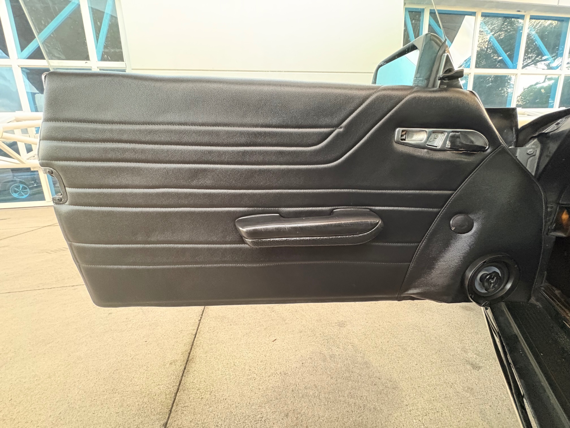 Vehicle photo 30