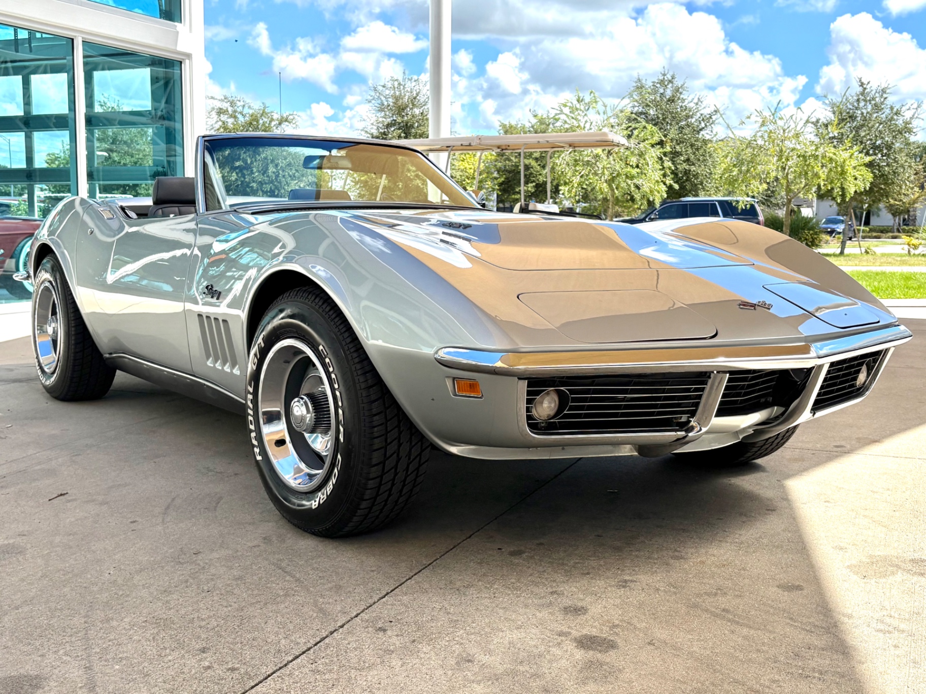Vehicle photo 4
