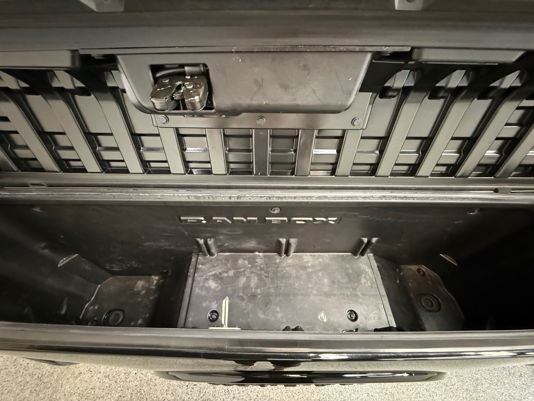 Vehicle photo 20