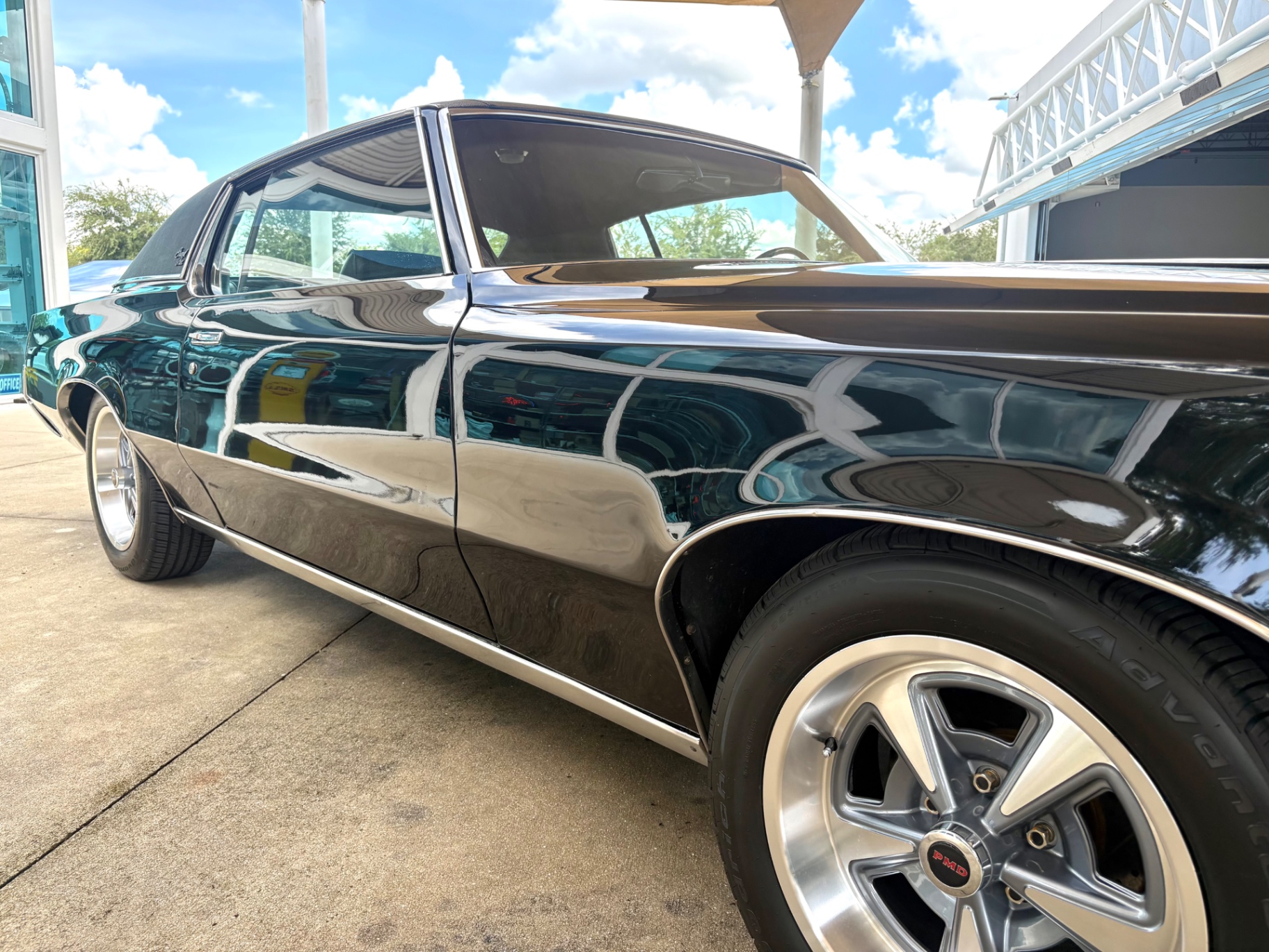 Vehicle photo 18