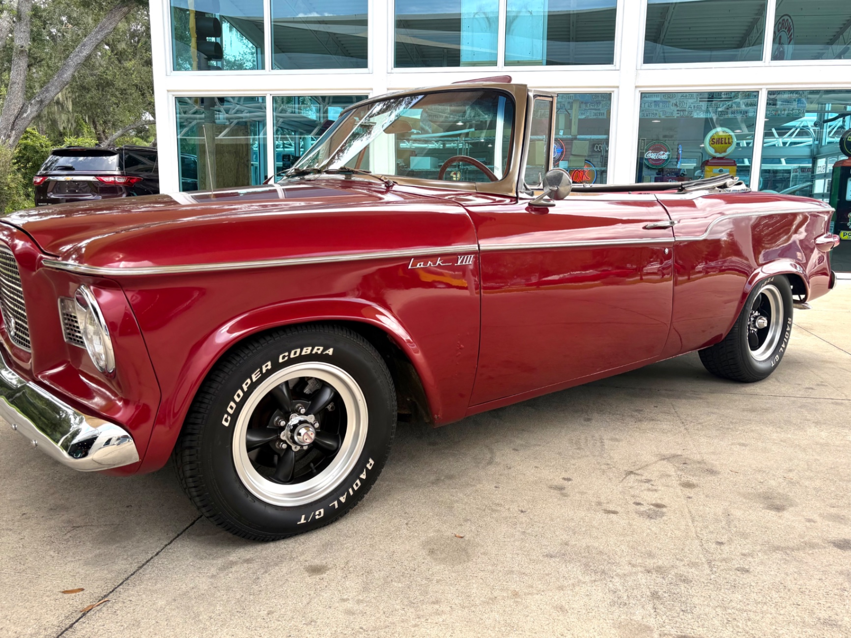 Vehicle photo 12