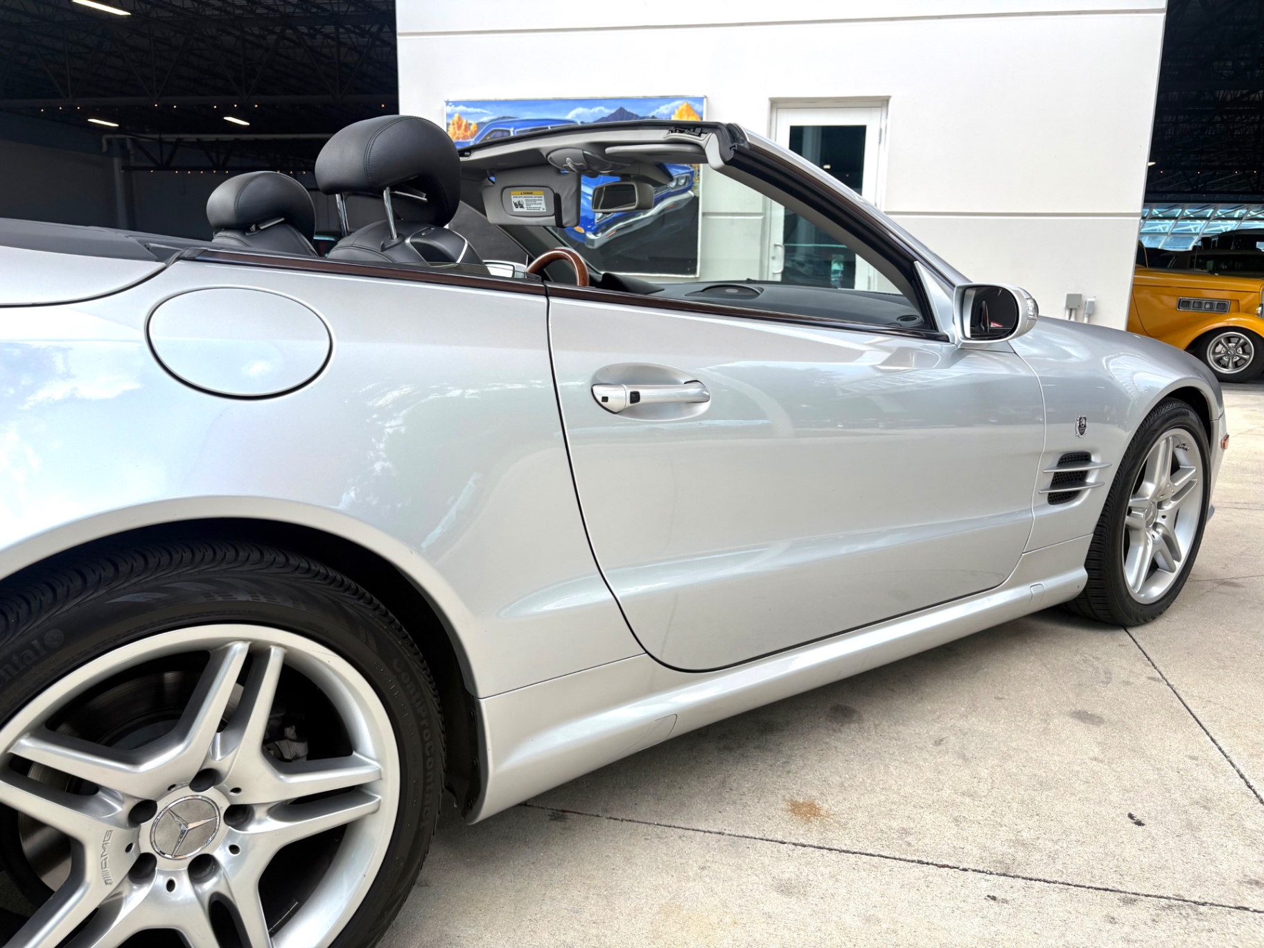Vehicle photo 17