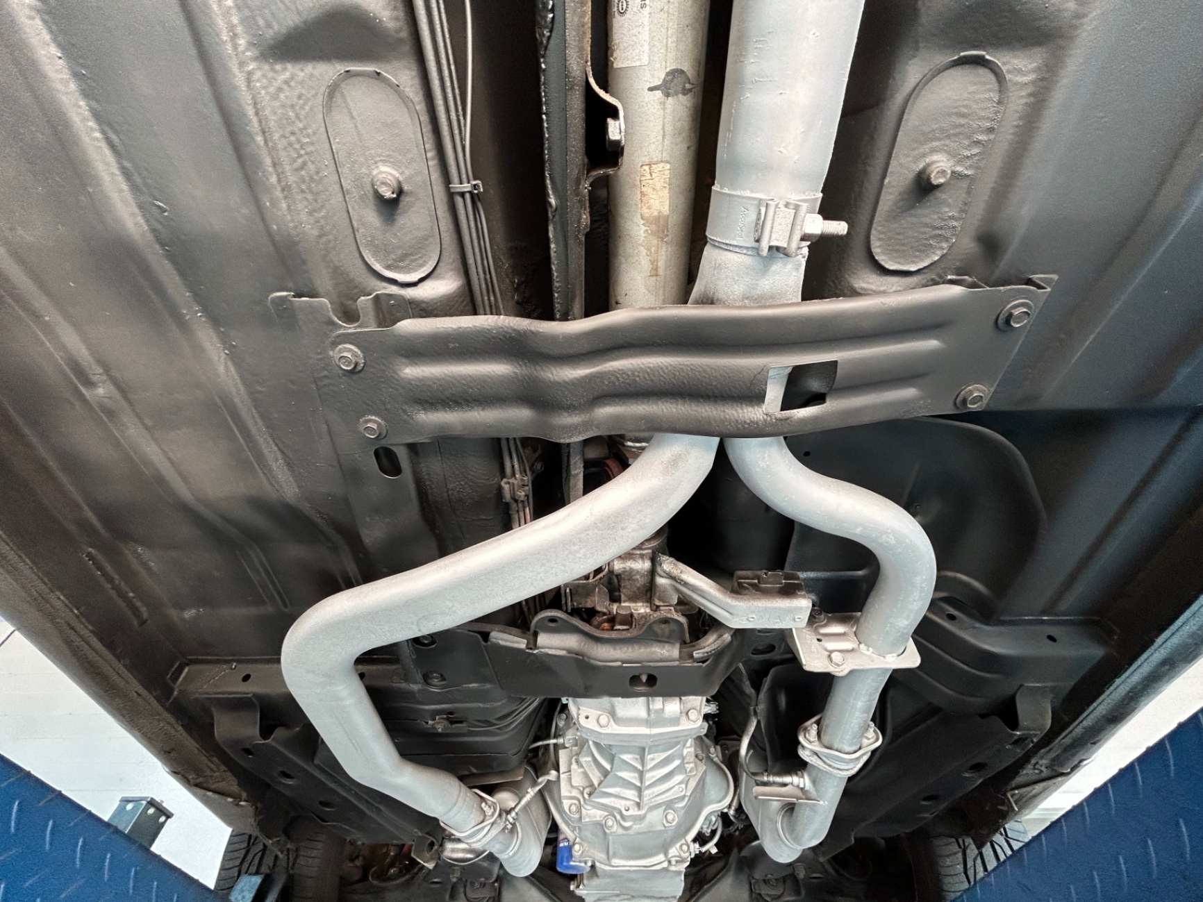 Vehicle photo 32