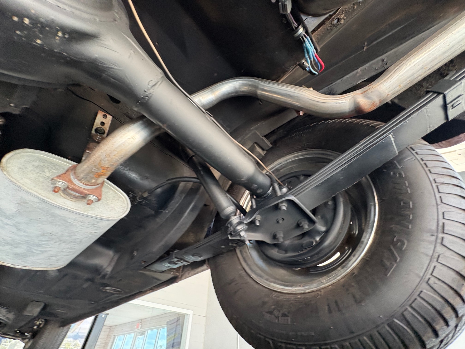 Vehicle photo 43