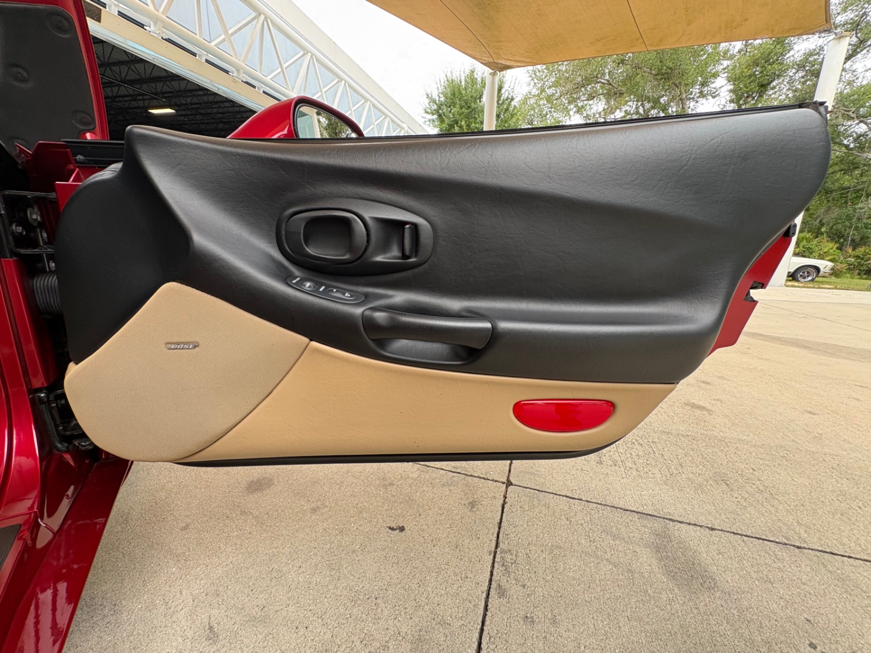 Vehicle photo 37
