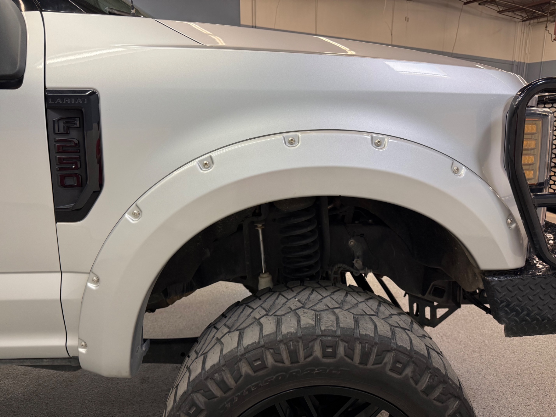 Vehicle photo 12