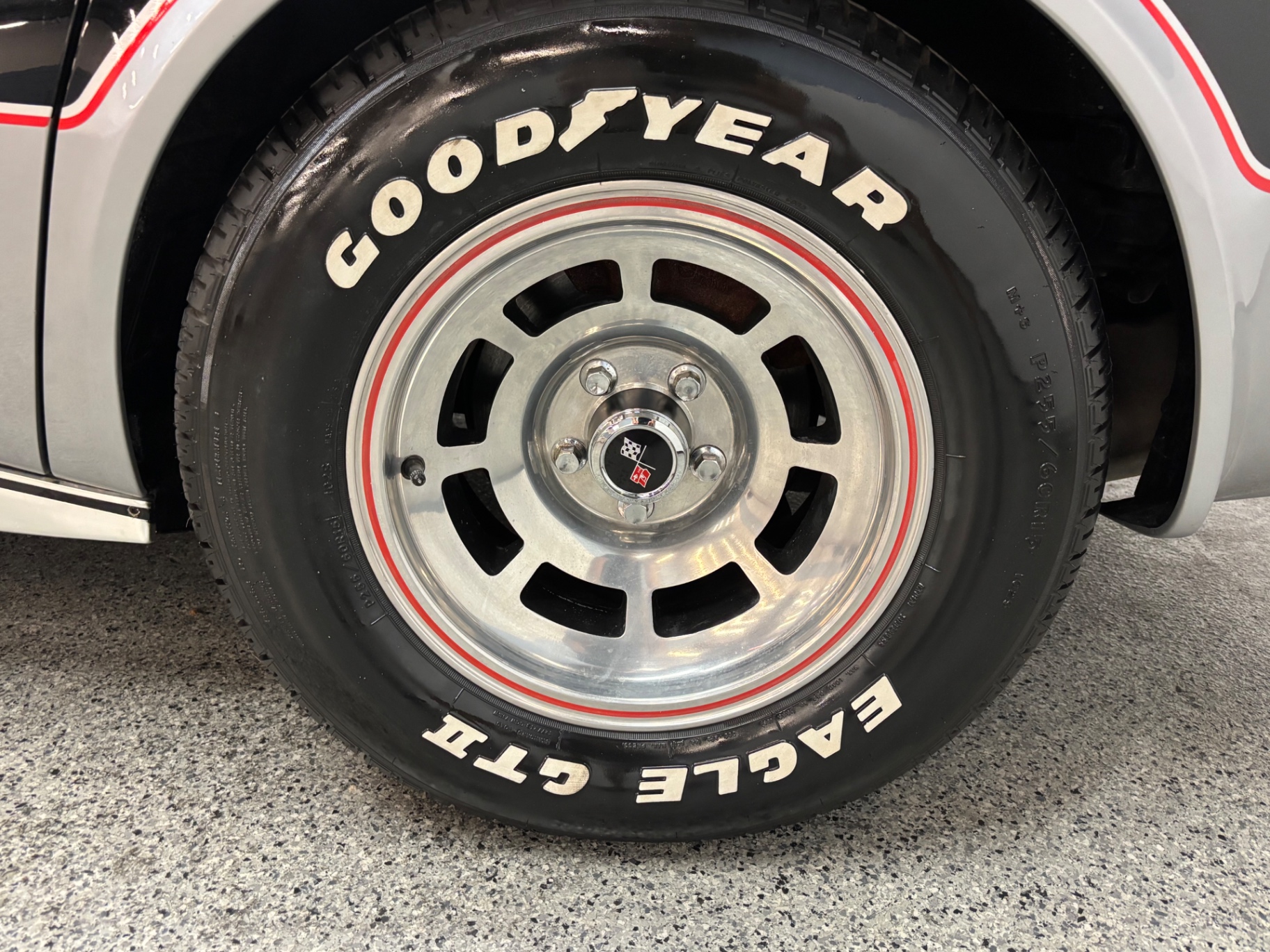 Vehicle photo 11