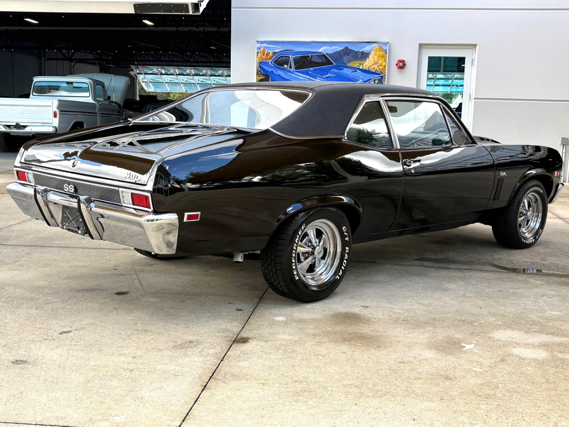 Vehicle photo 6