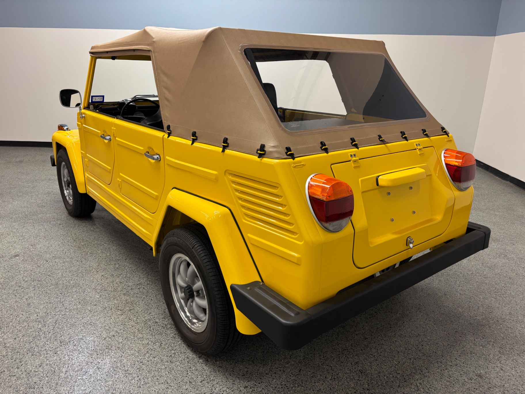 Vehicle photo 5