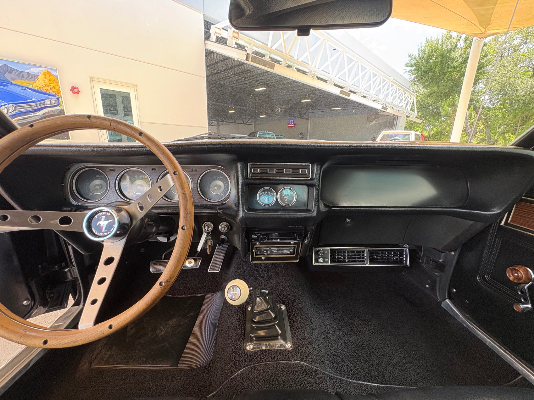Vehicle photo 36