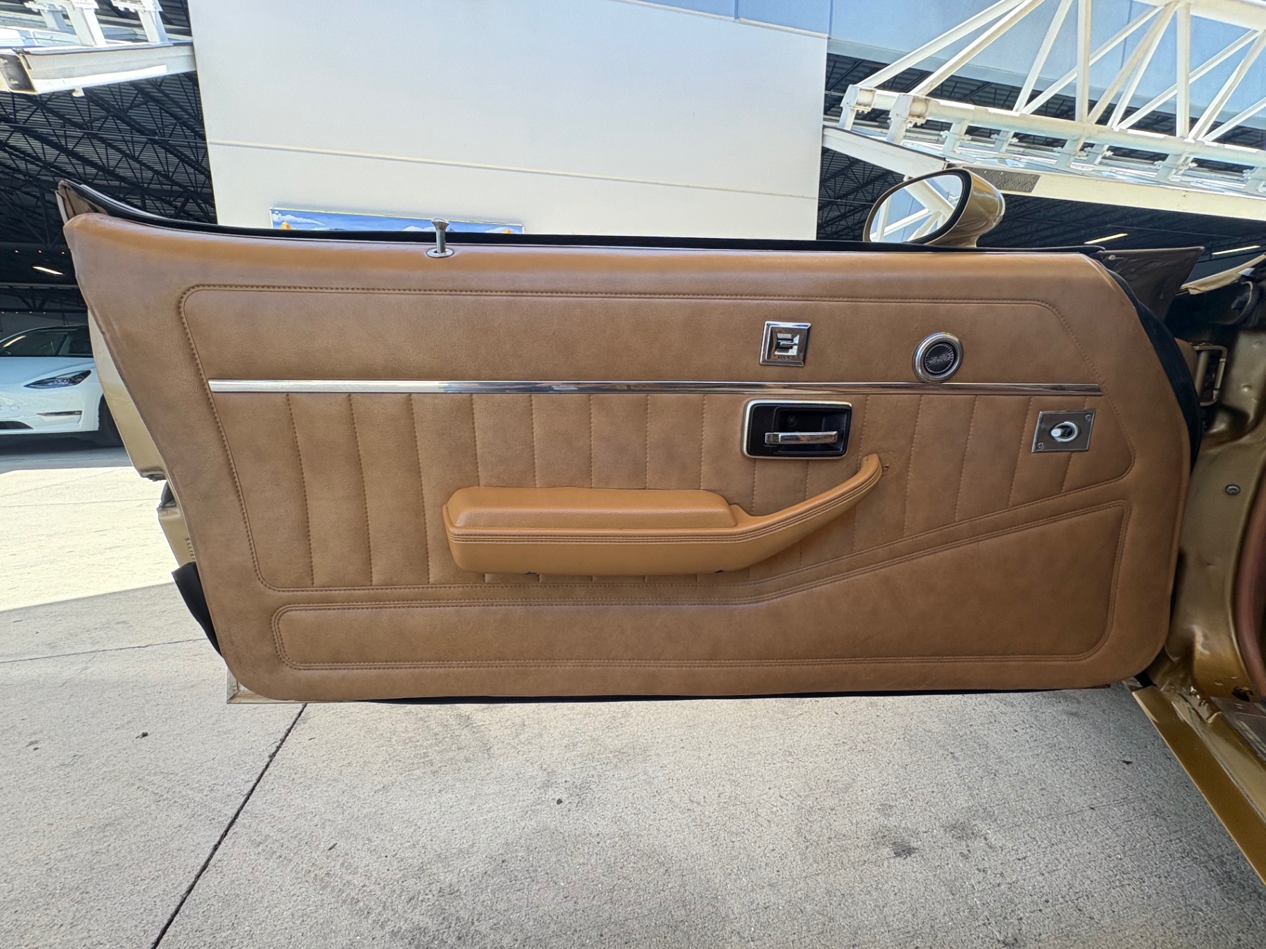 Vehicle photo 16