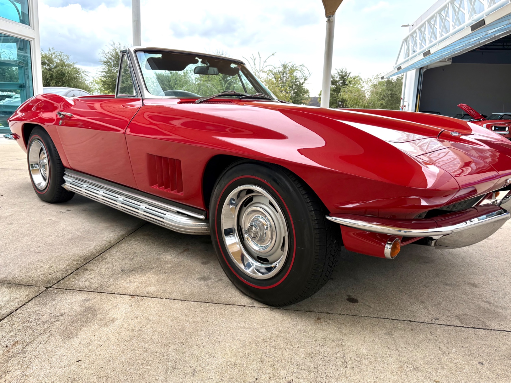 Vehicle photo 19
