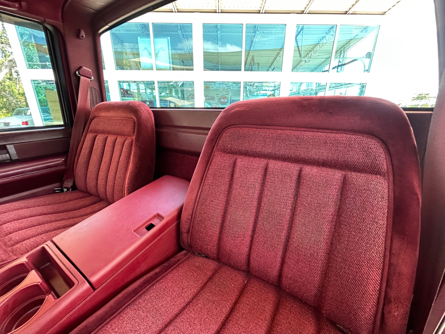 Vehicle photo 37
