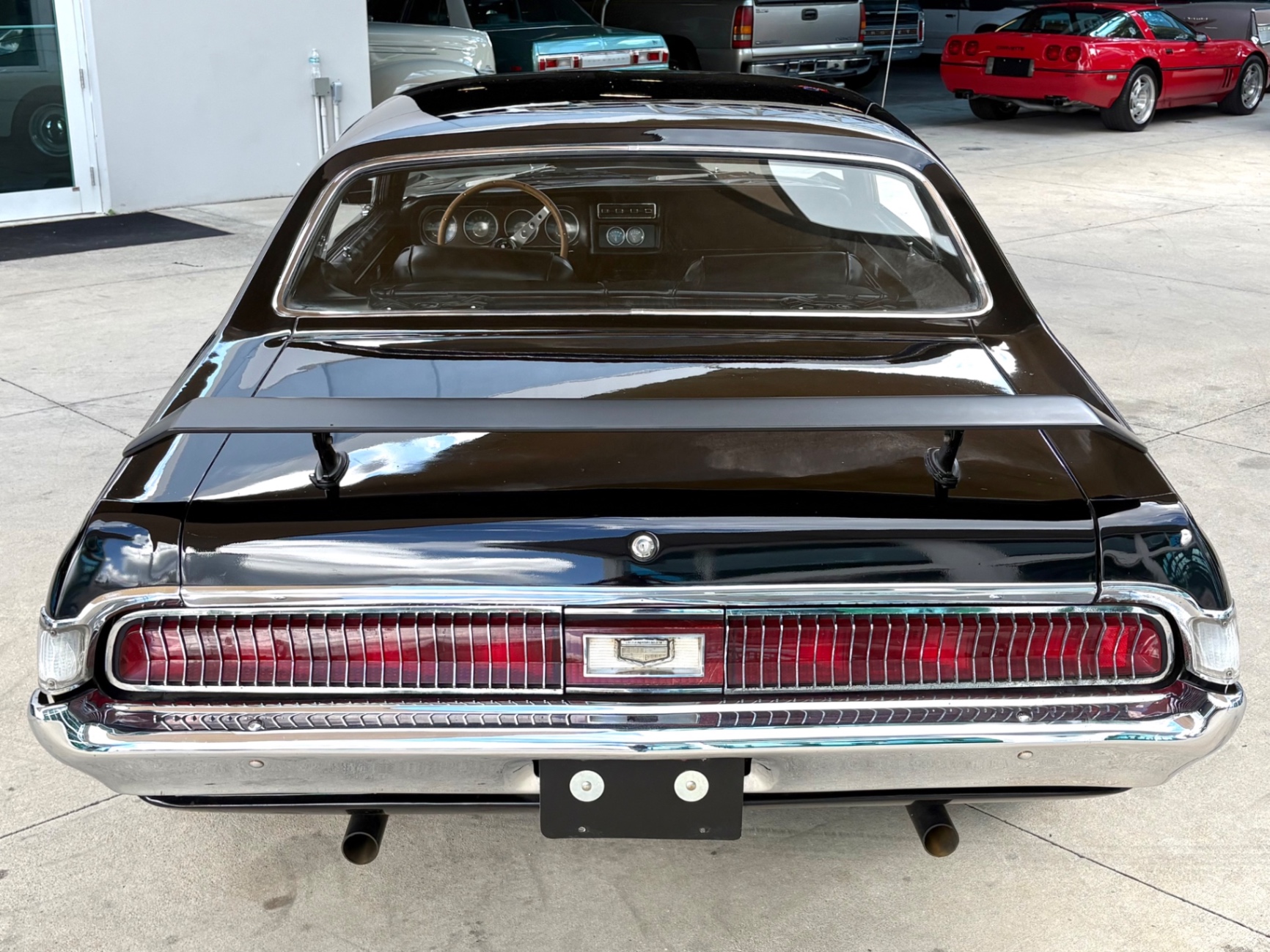 Vehicle photo 8