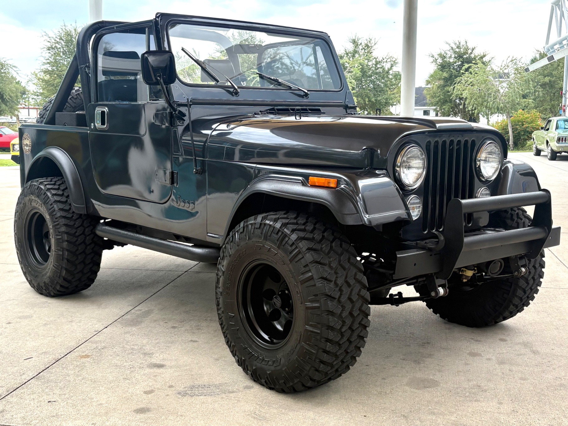 Vehicle photo 4