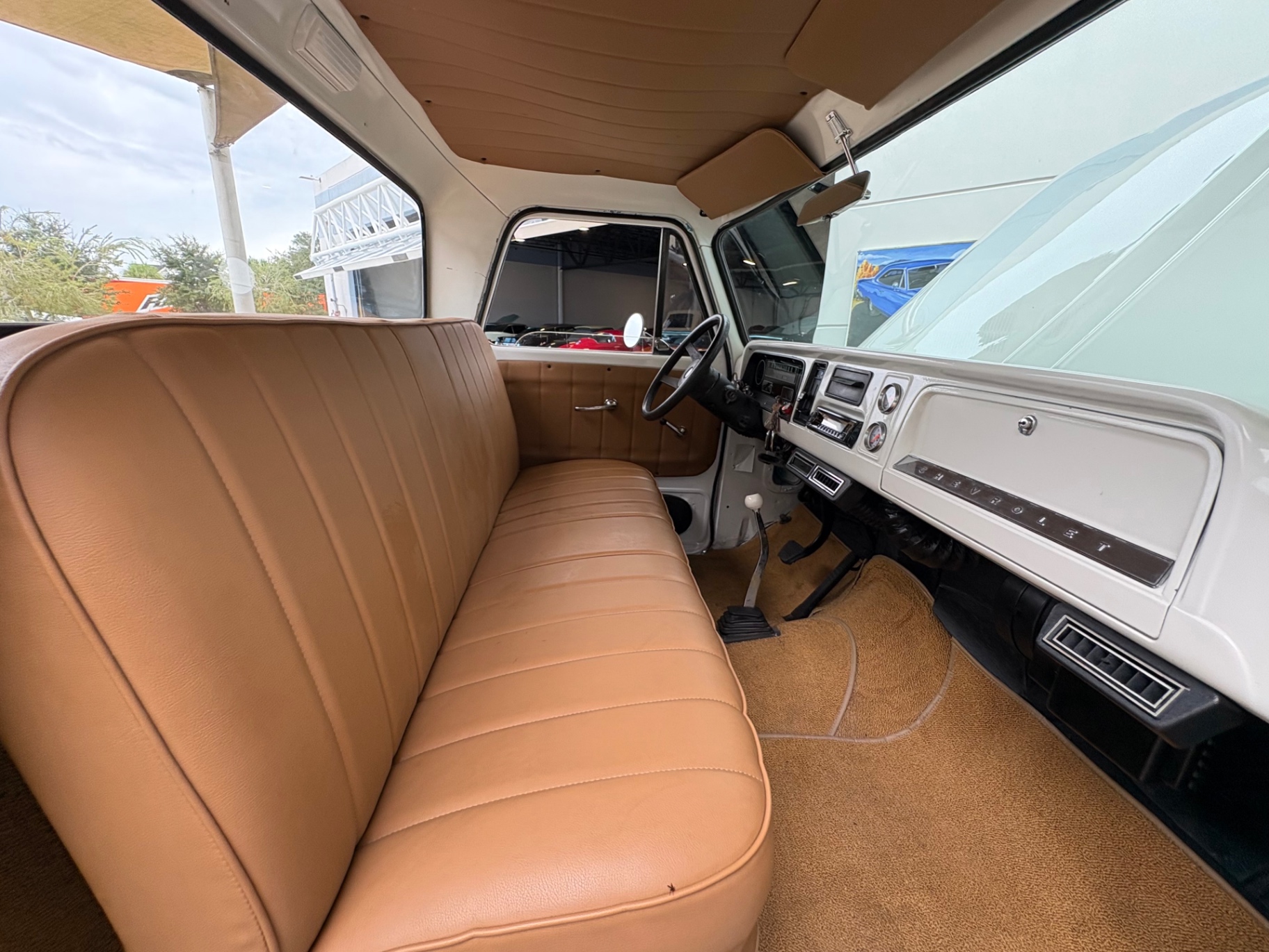 Vehicle photo 38