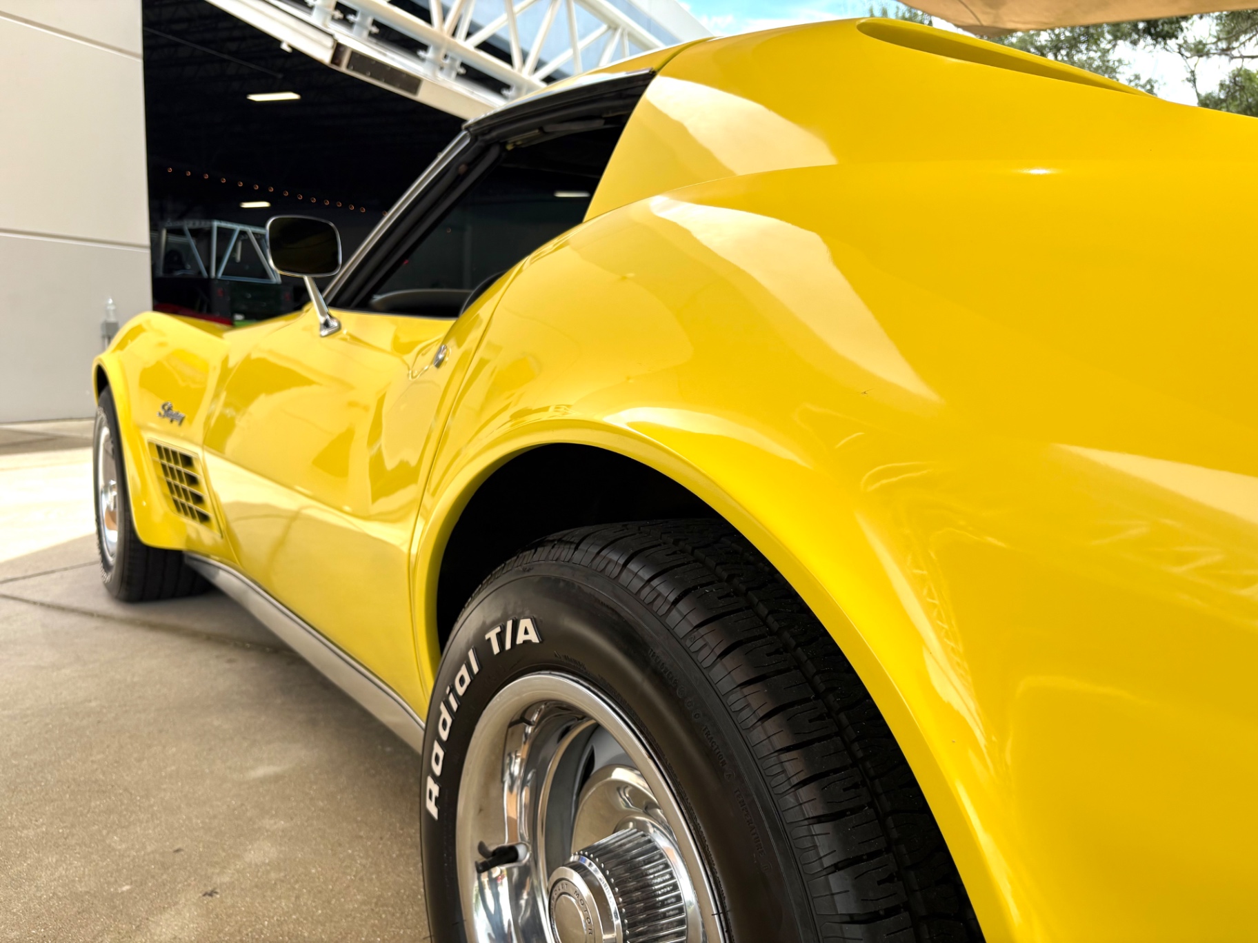Vehicle photo 14