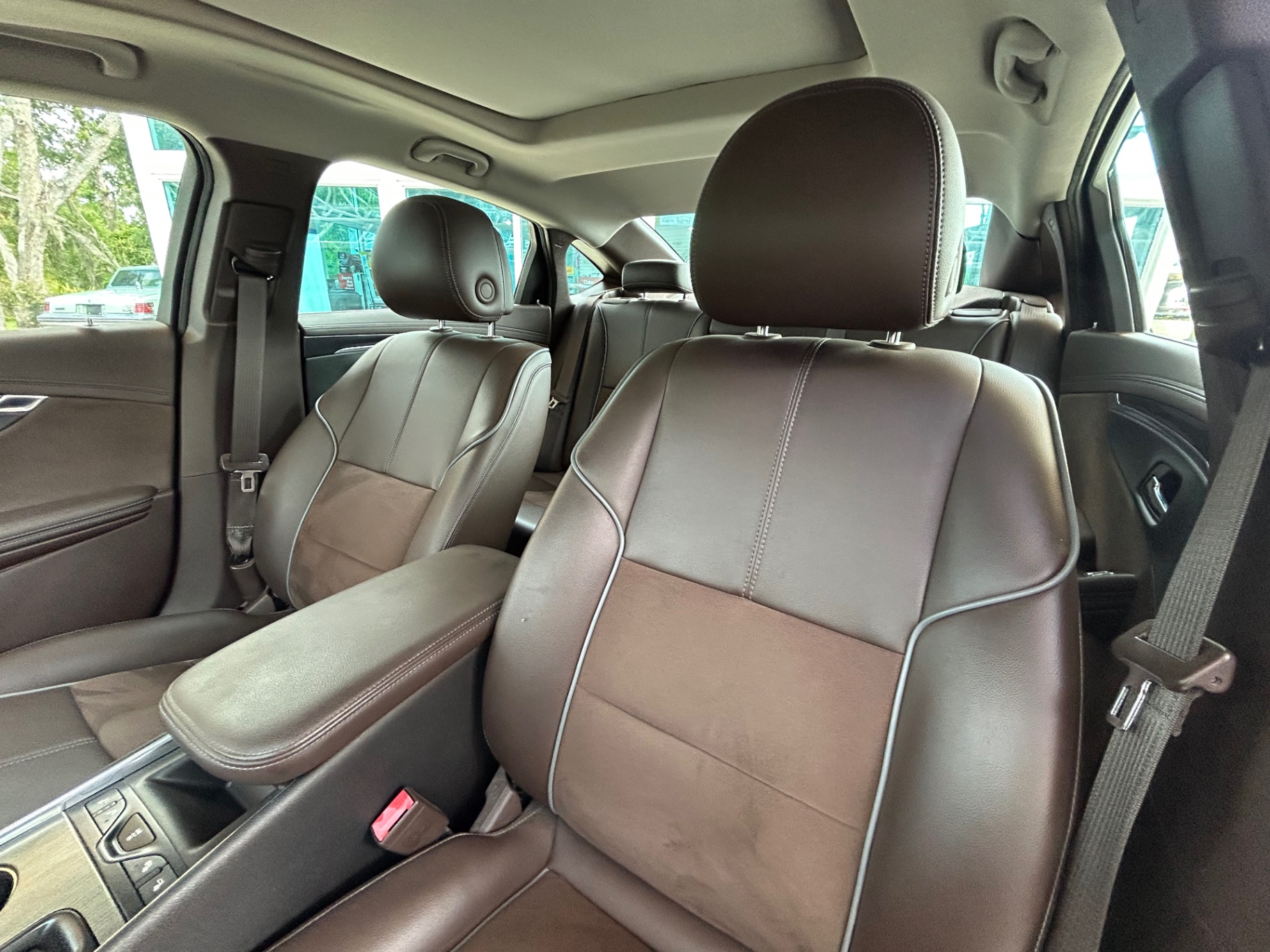 Vehicle photo 32