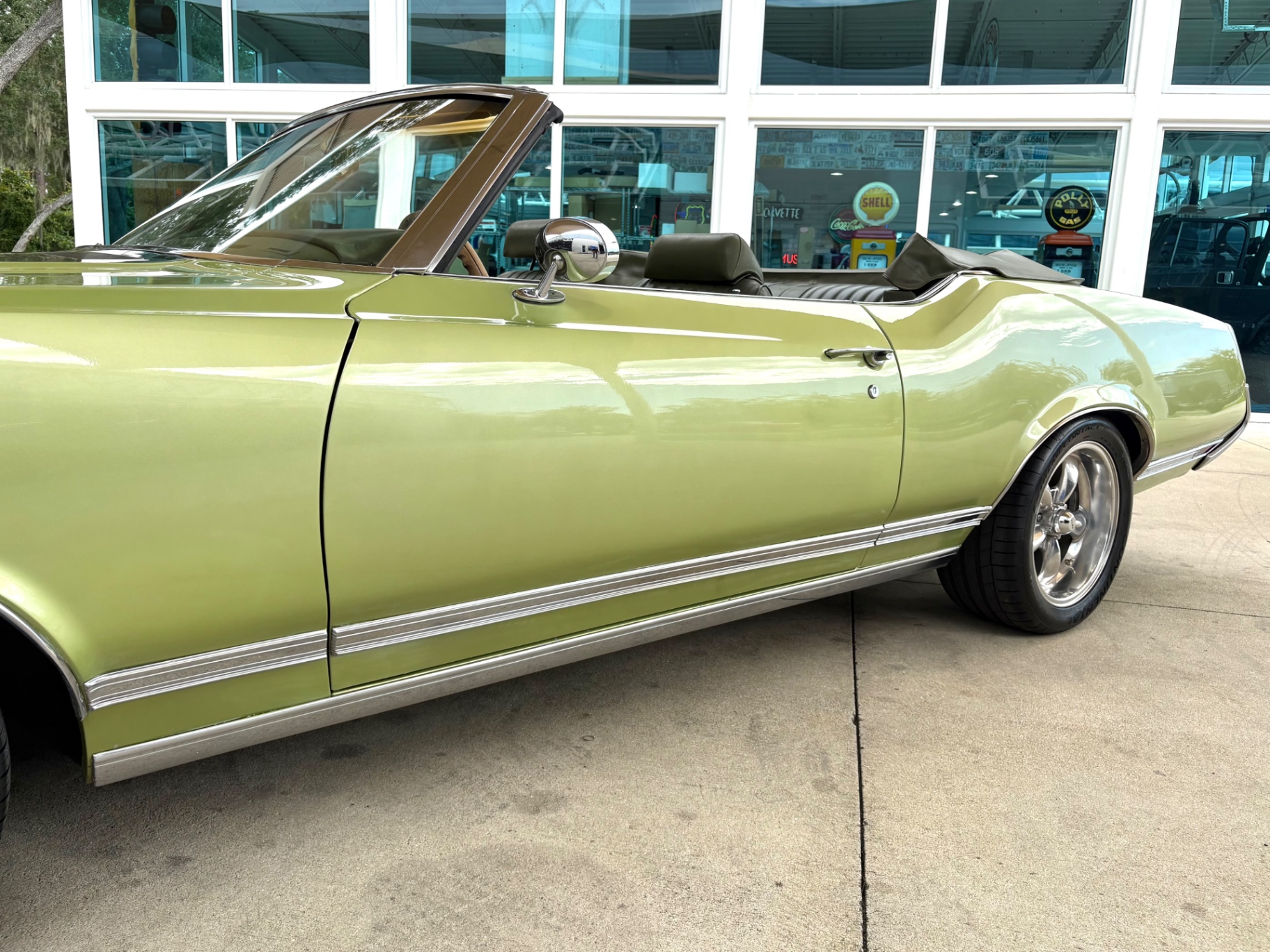 Vehicle photo 13