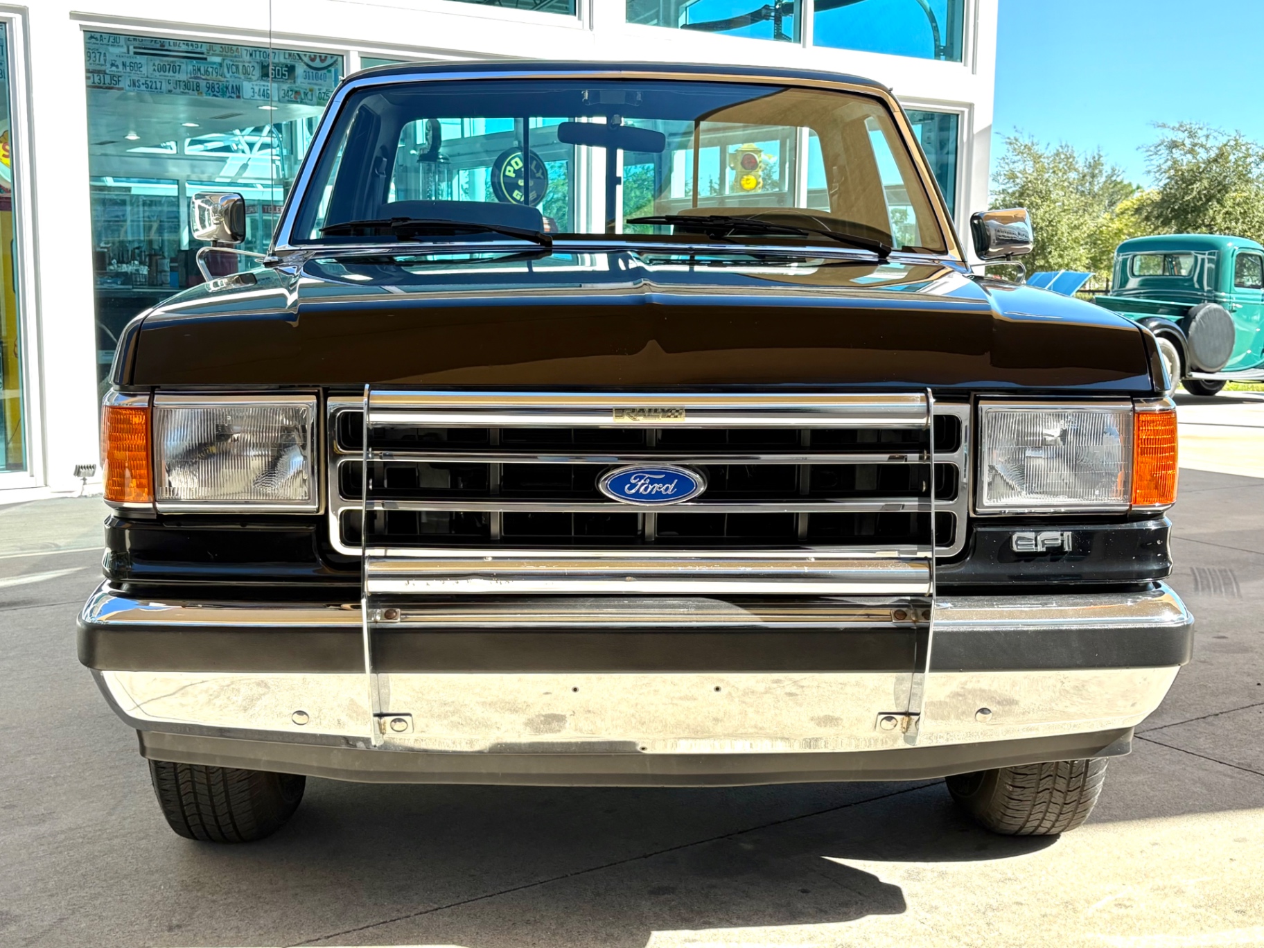 Vehicle photo 2