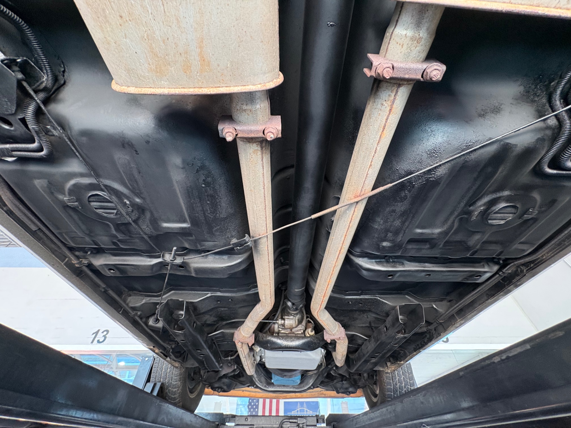 Vehicle photo 33