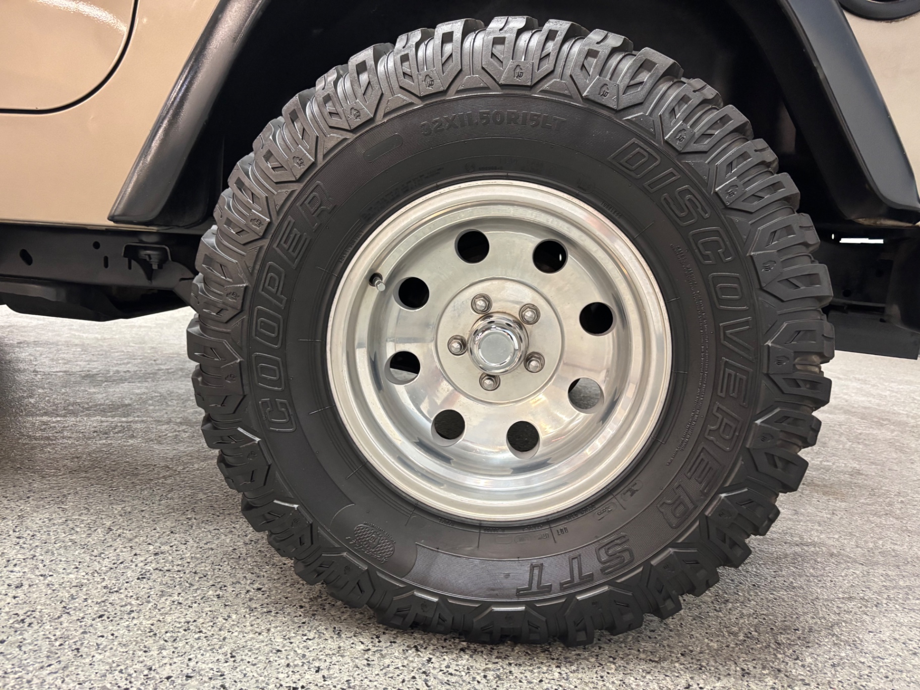 Vehicle photo 12