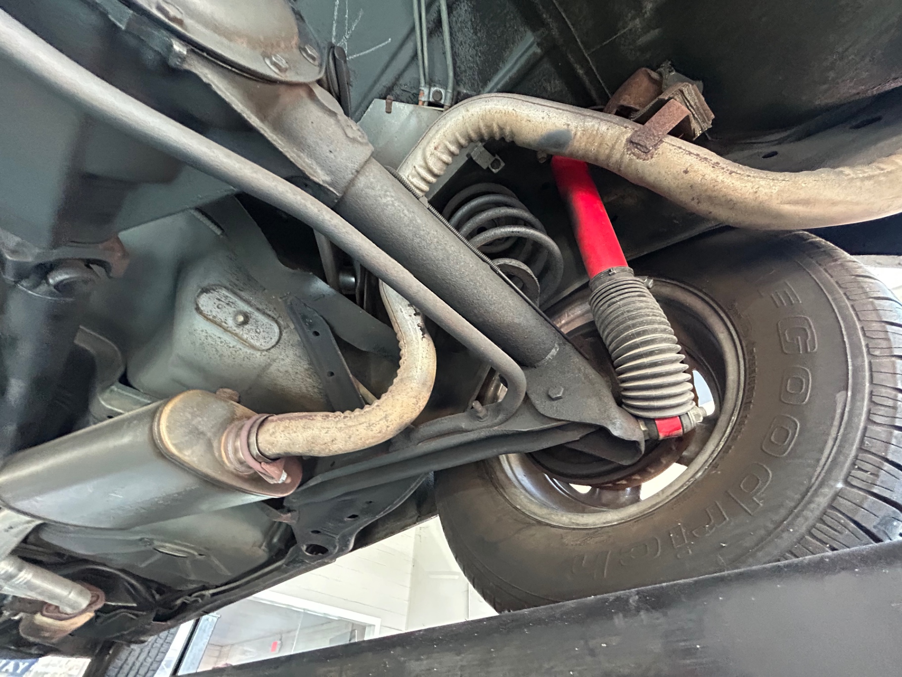 Vehicle photo 46