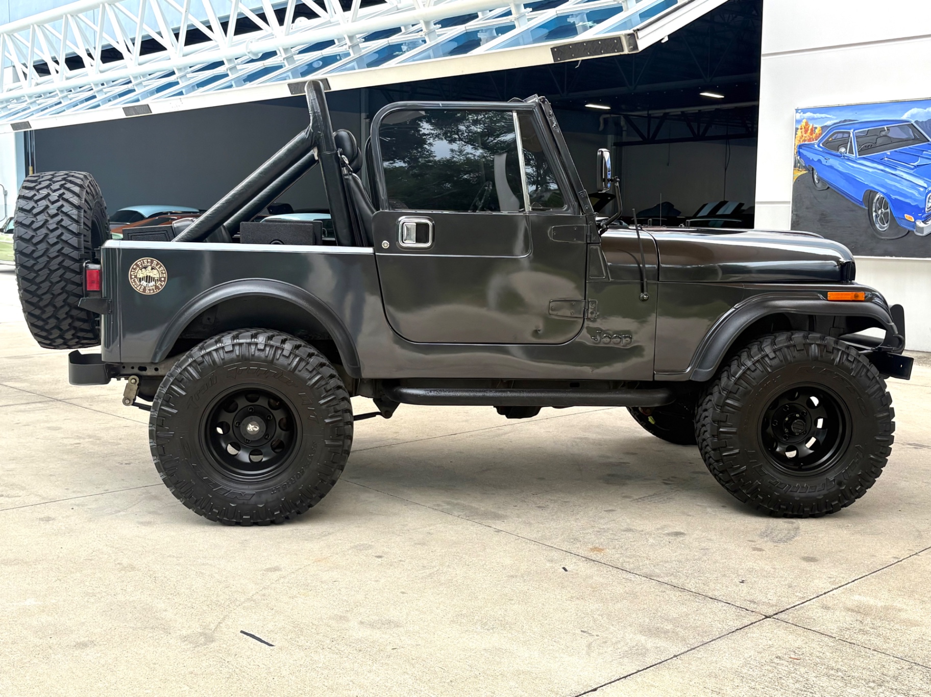 Vehicle photo 5