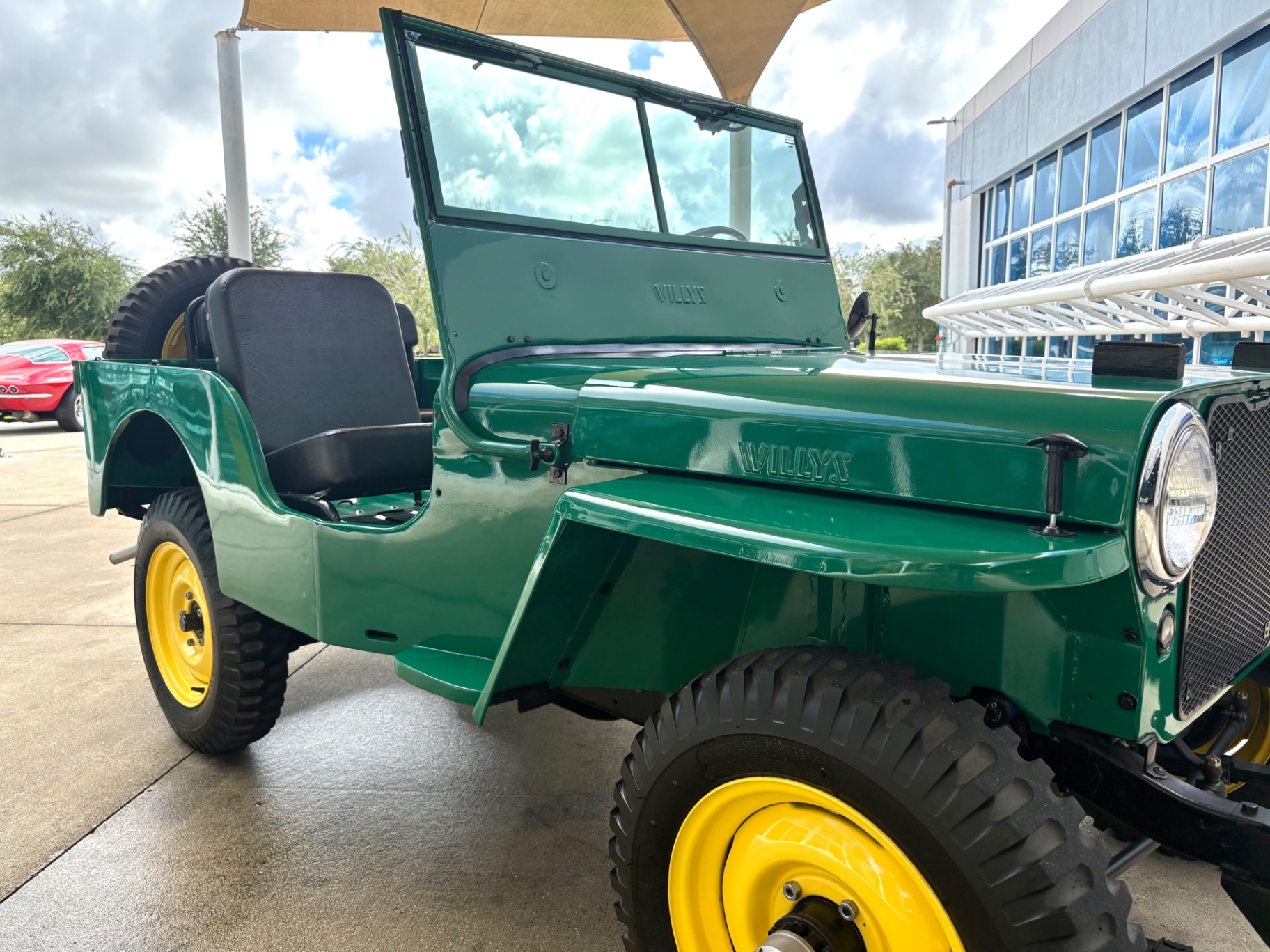 Vehicle photo 19