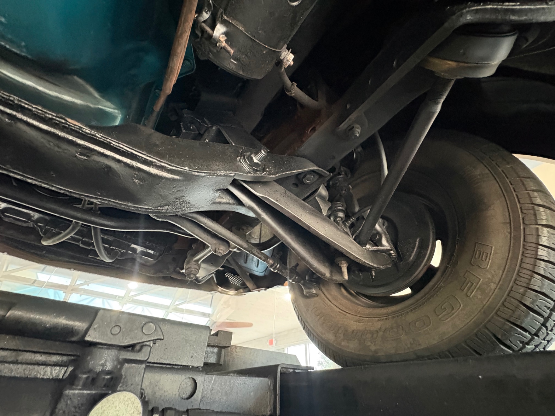 Vehicle photo 52