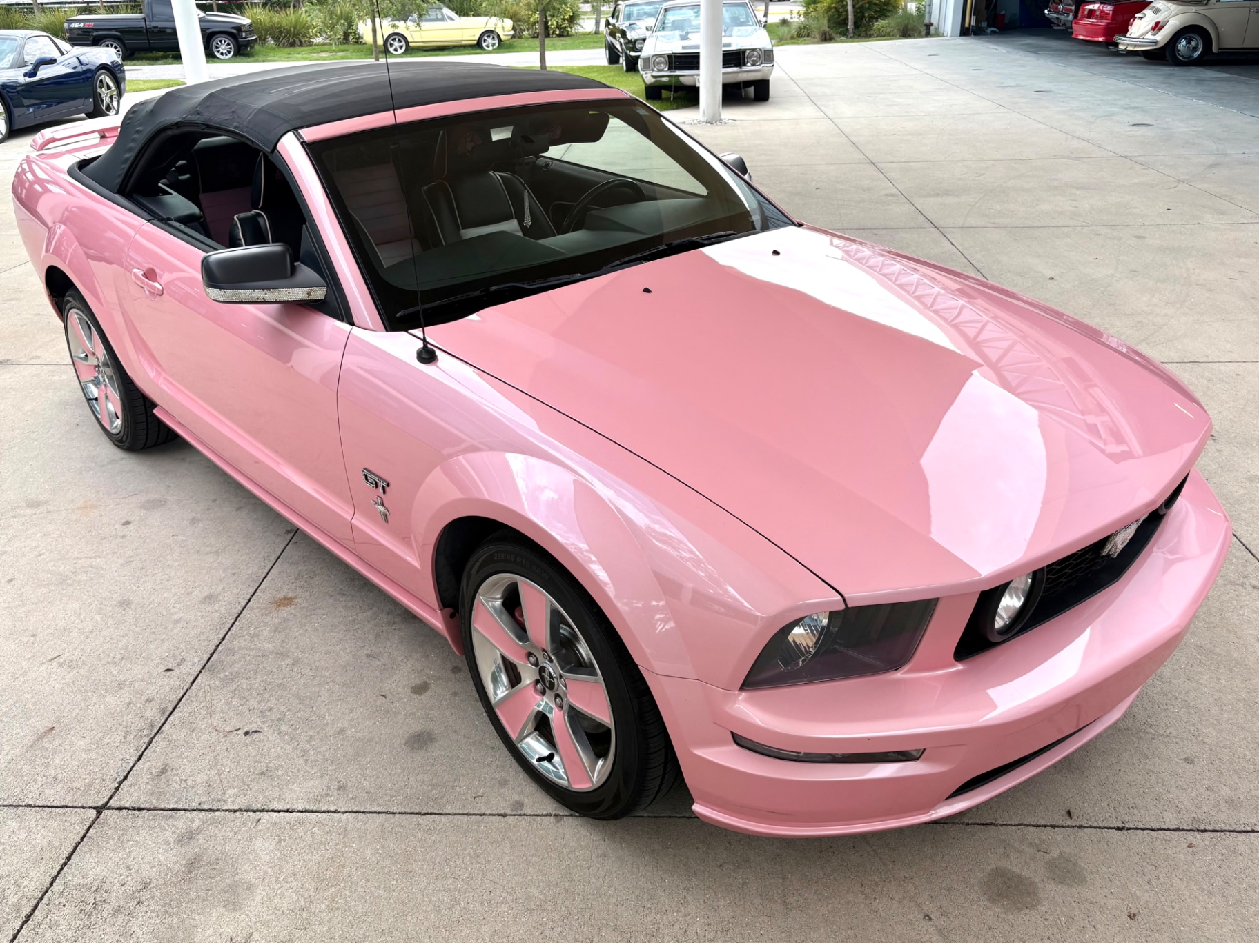 Vehicle photo 21