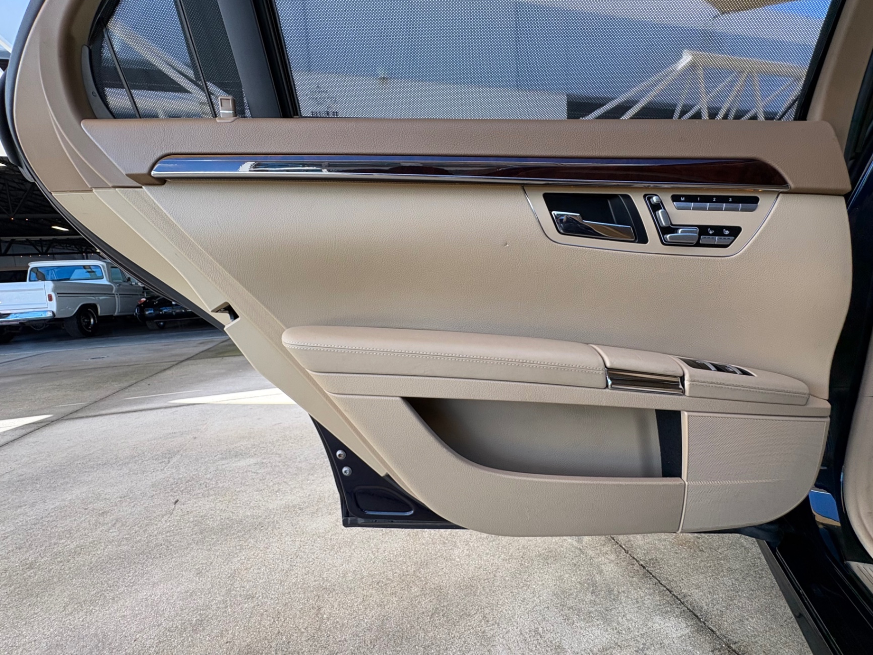 Vehicle photo 36