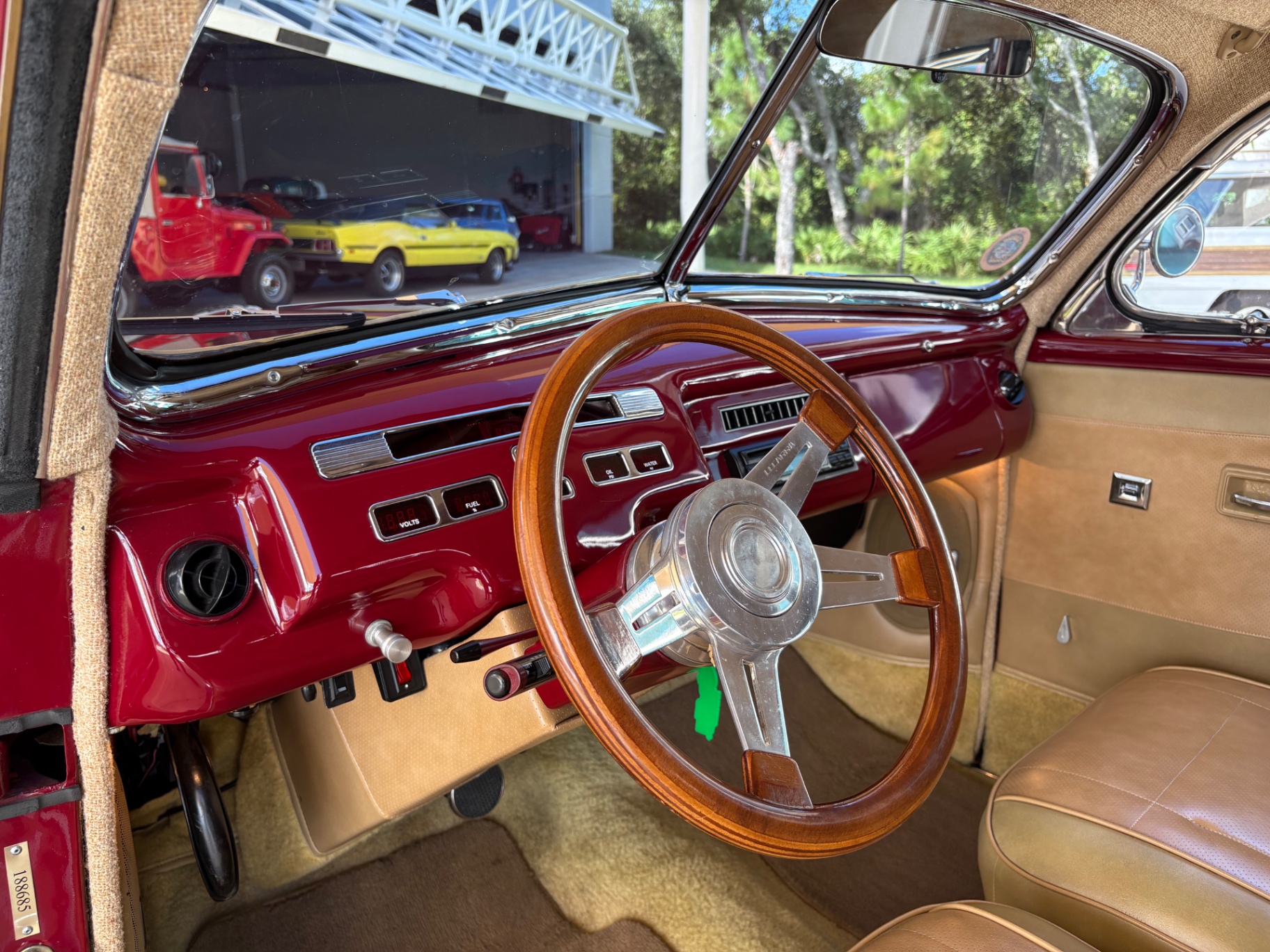 Vehicle photo 28