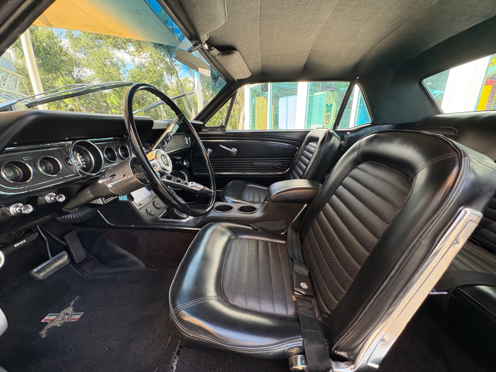Vehicle photo 34