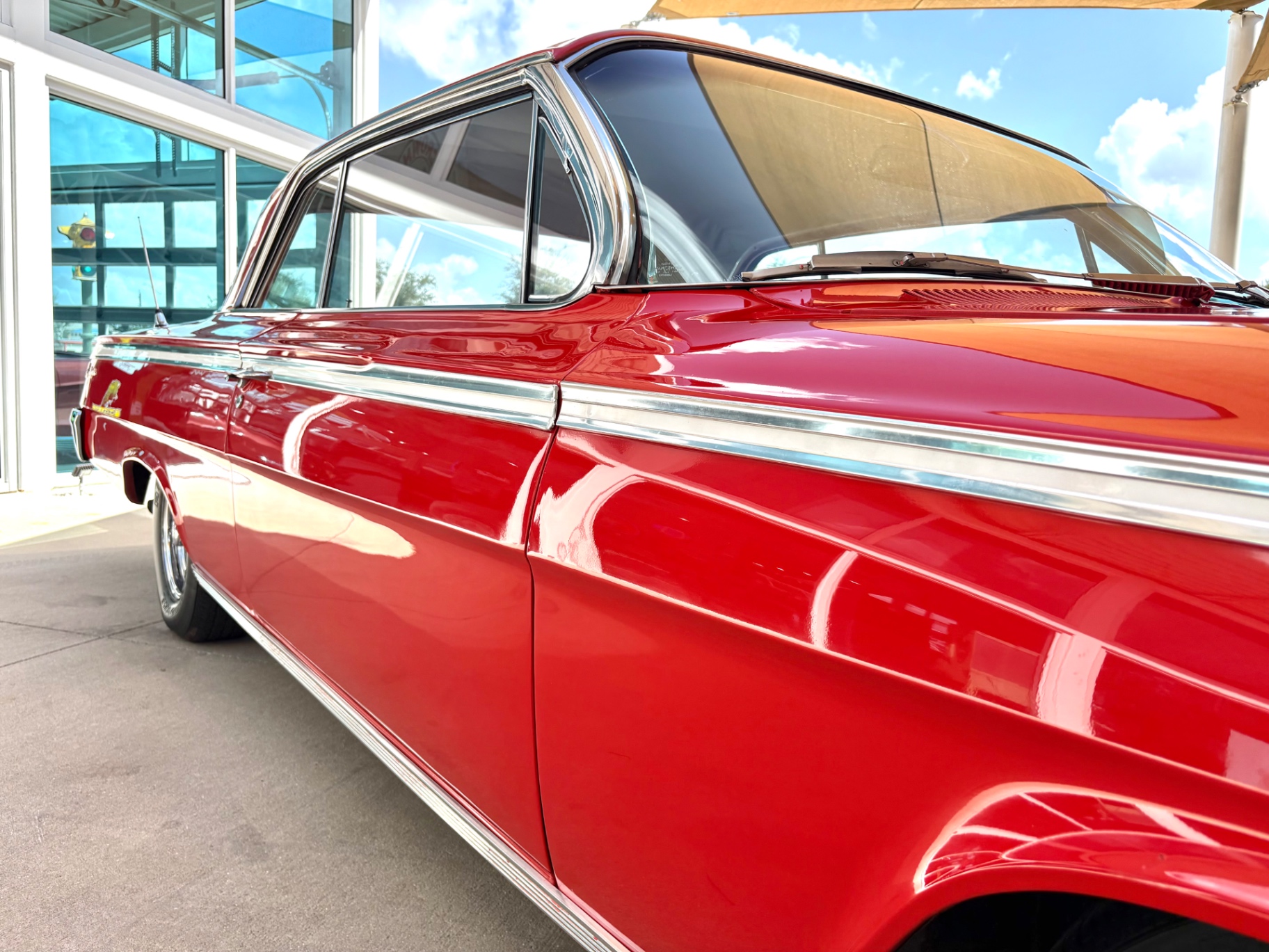 Vehicle photo 19