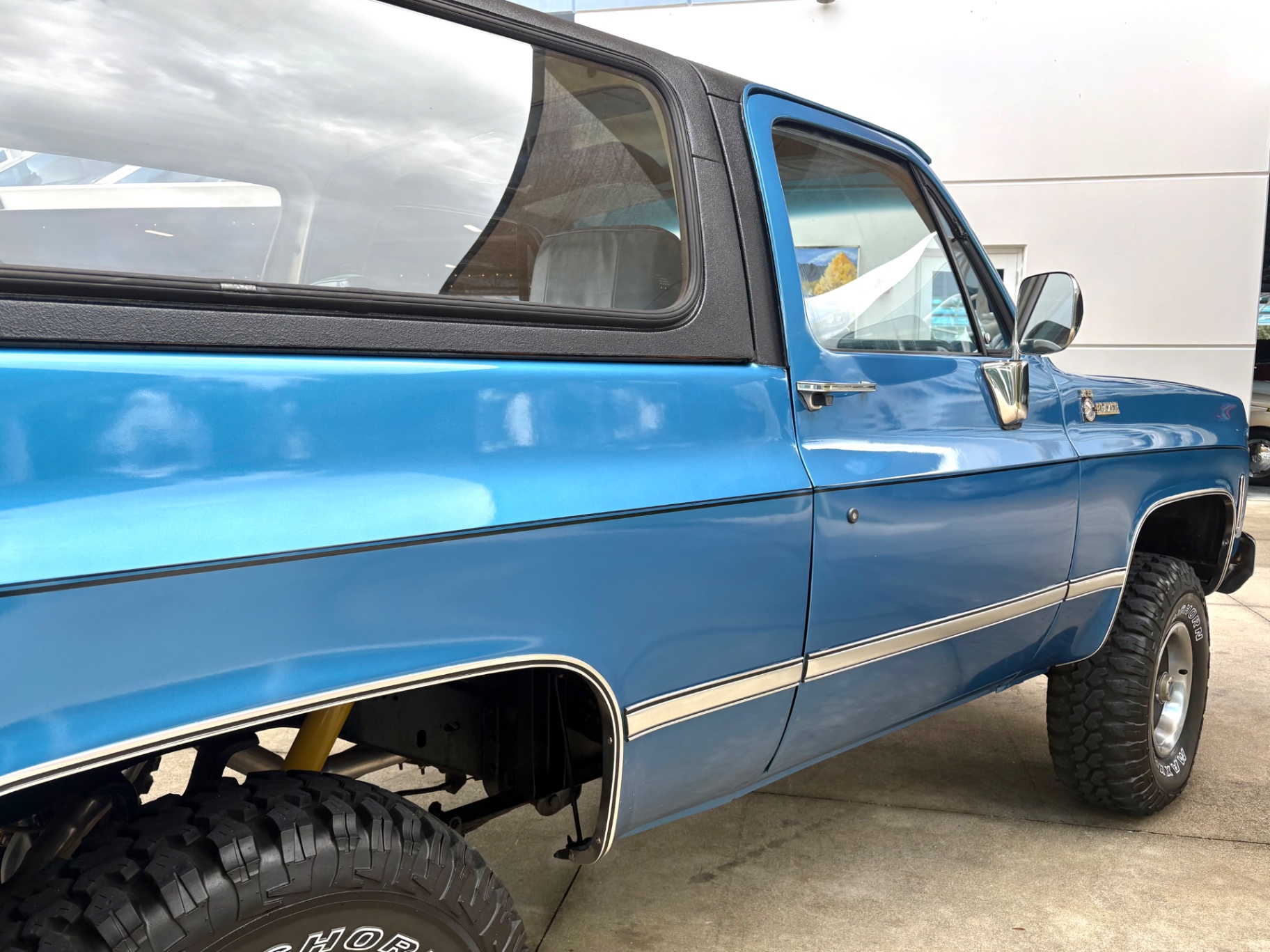 Vehicle photo 16