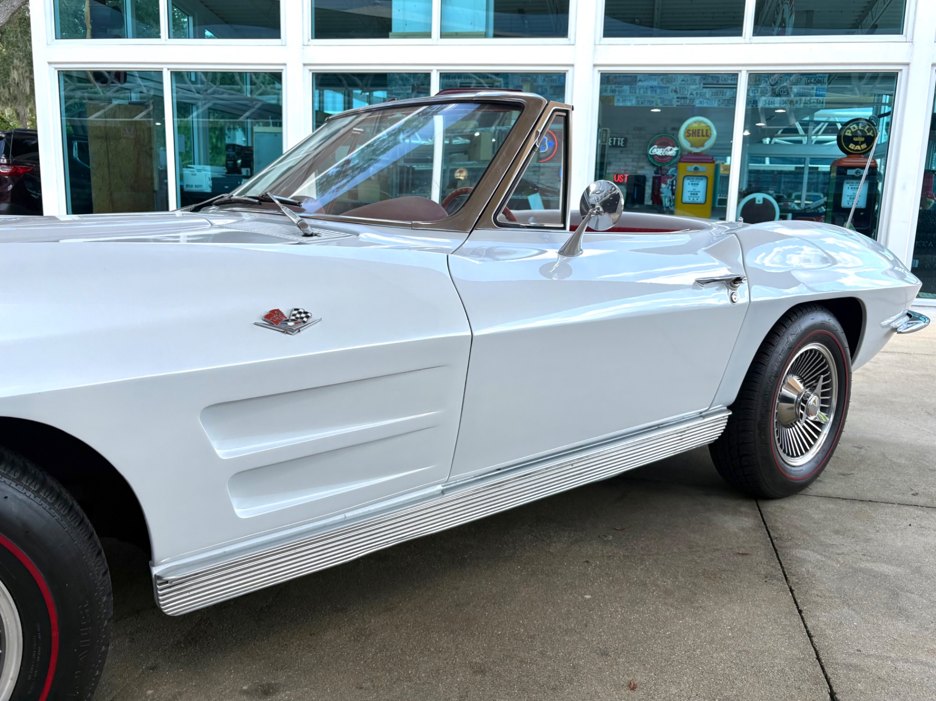 Vehicle photo 13