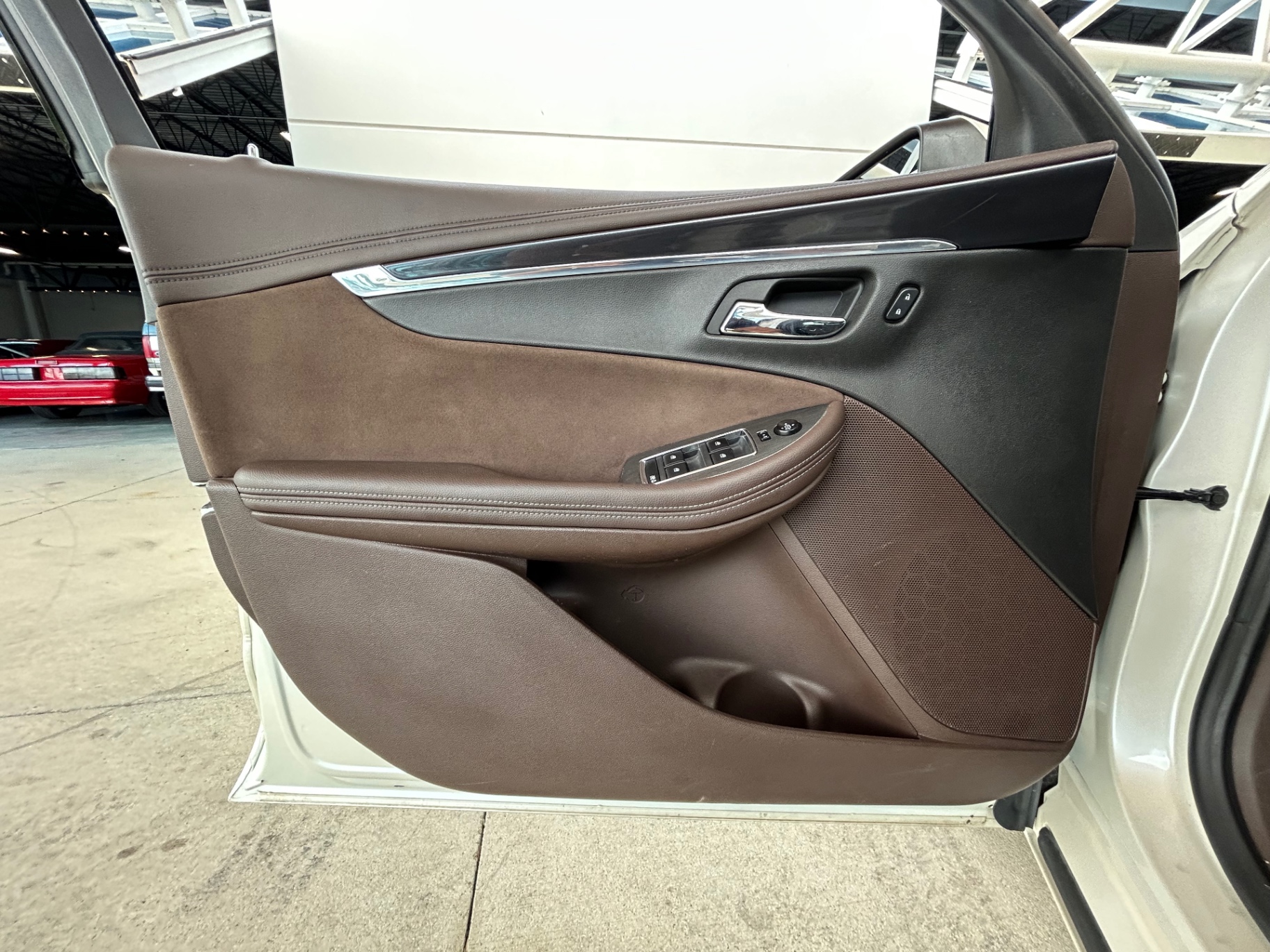 Vehicle photo 29