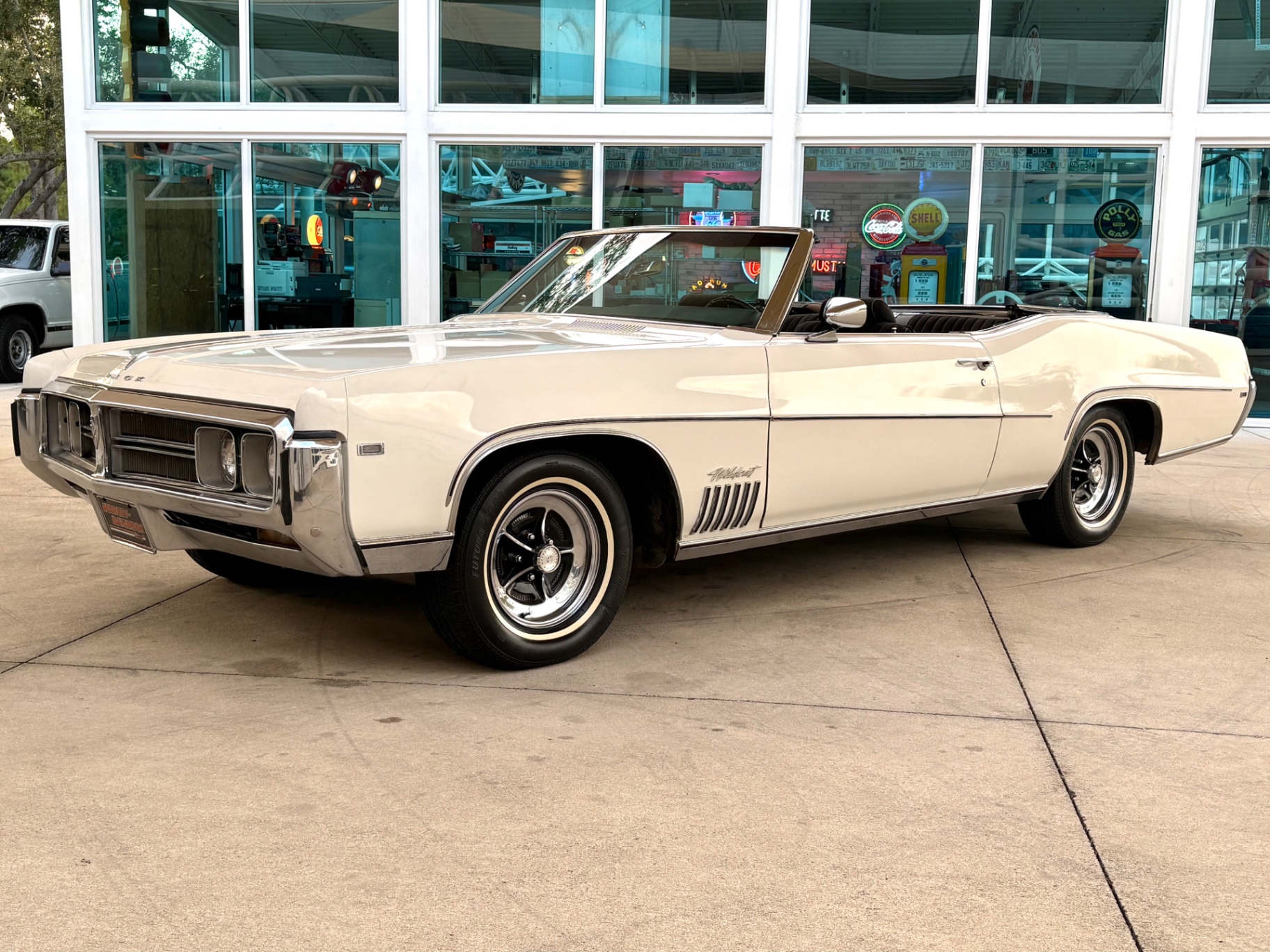 Vehicle photo 11