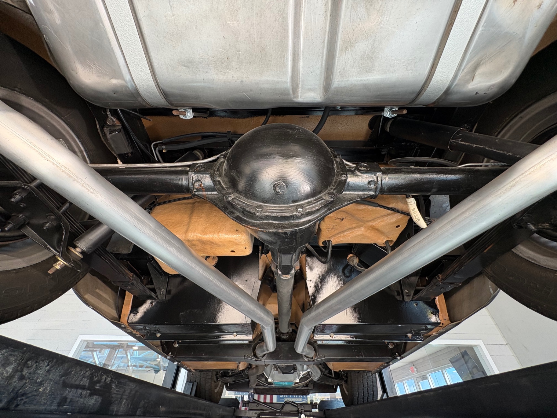 Vehicle photo 38