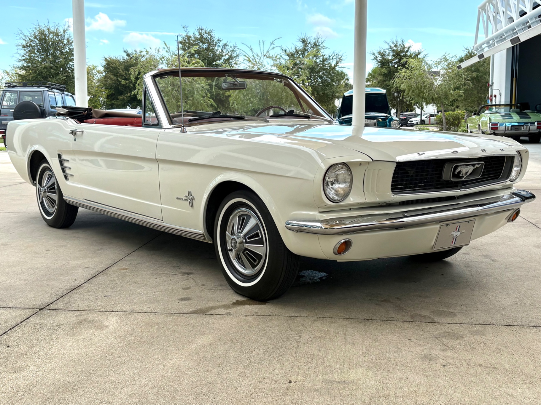 Vehicle photo 4