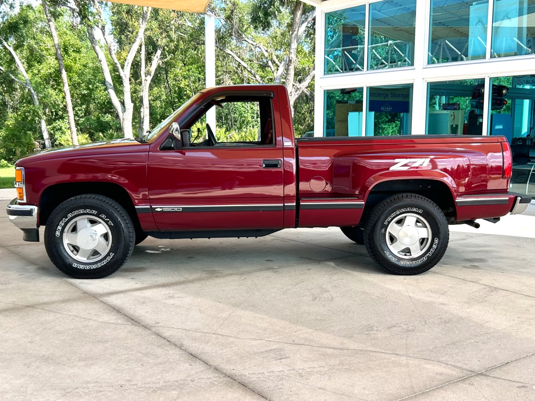 Vehicle photo 9