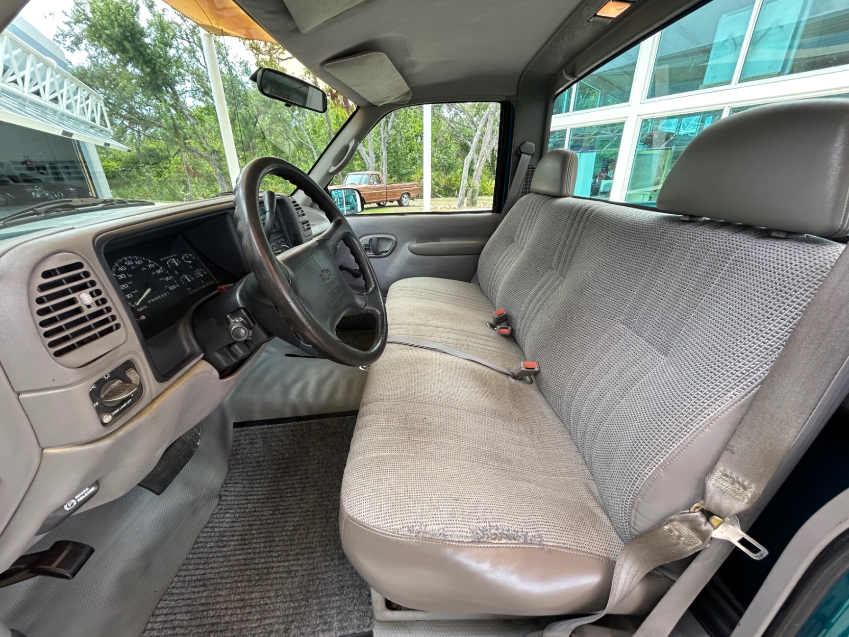 Vehicle photo 30